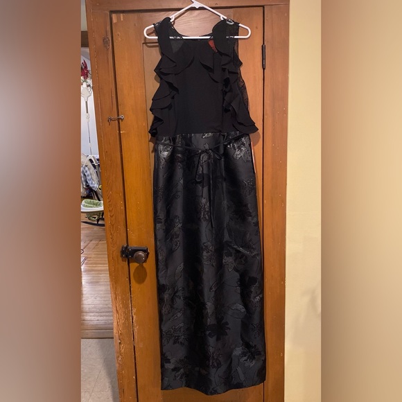 Monique Lhuillier Dresses & Skirts - Brand New,RARE,Monique Lhuillier Black Floral Formal Long Dress,Size 12